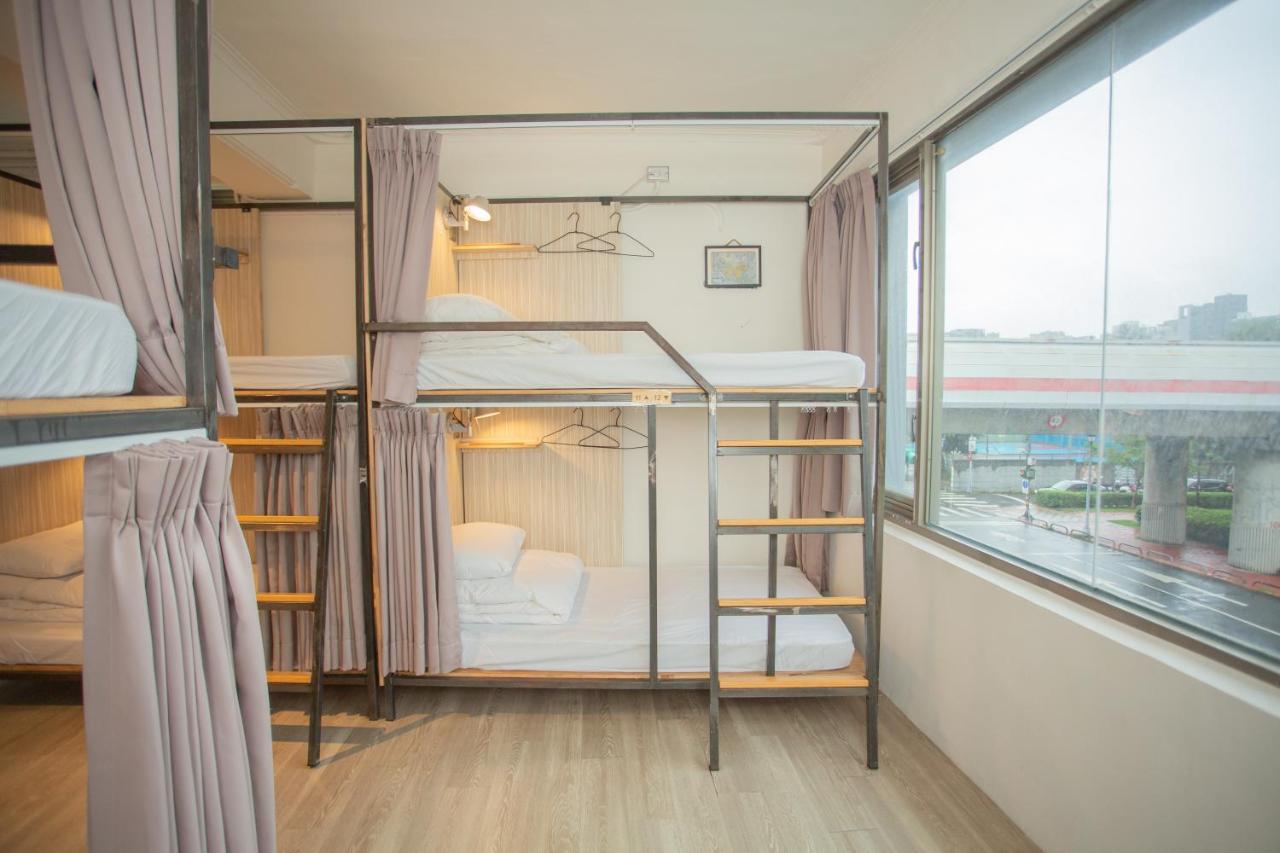 Corner Hostel & Cafe Taipei Esterno foto