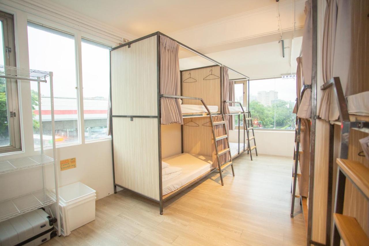 Corner Hostel & Cafe Taipei Esterno foto