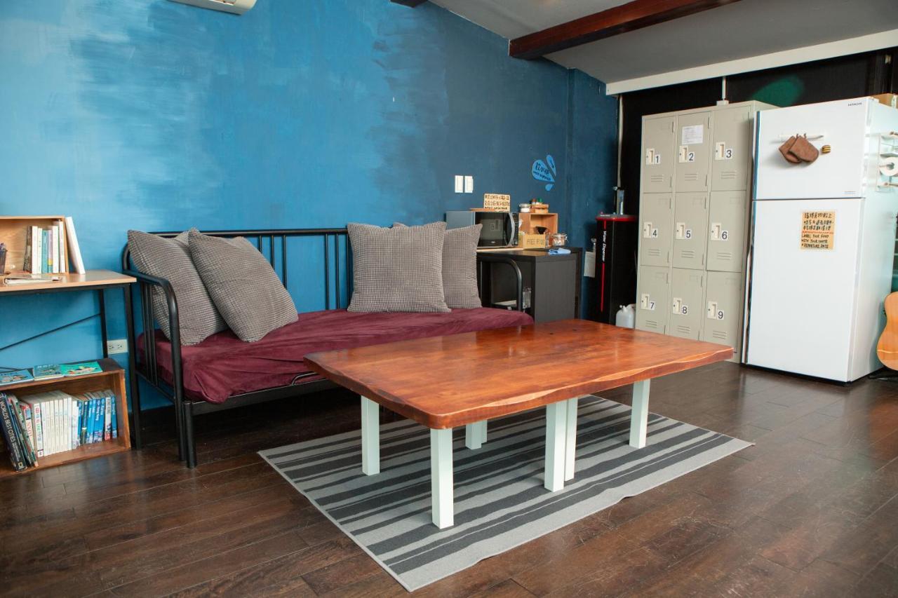 Corner Hostel & Cafe Taipei Esterno foto