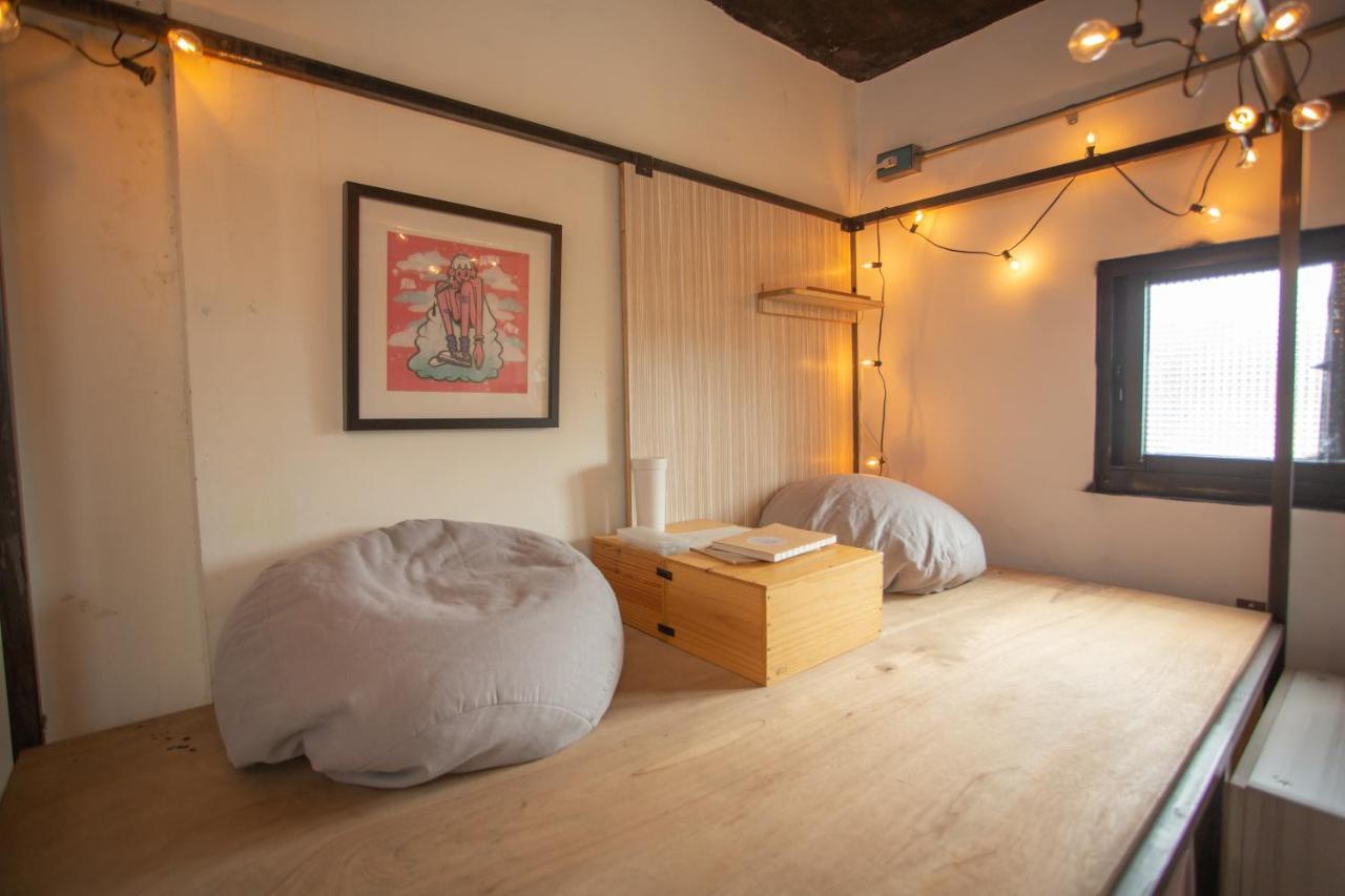 Corner Hostel & Cafe Taipei Esterno foto