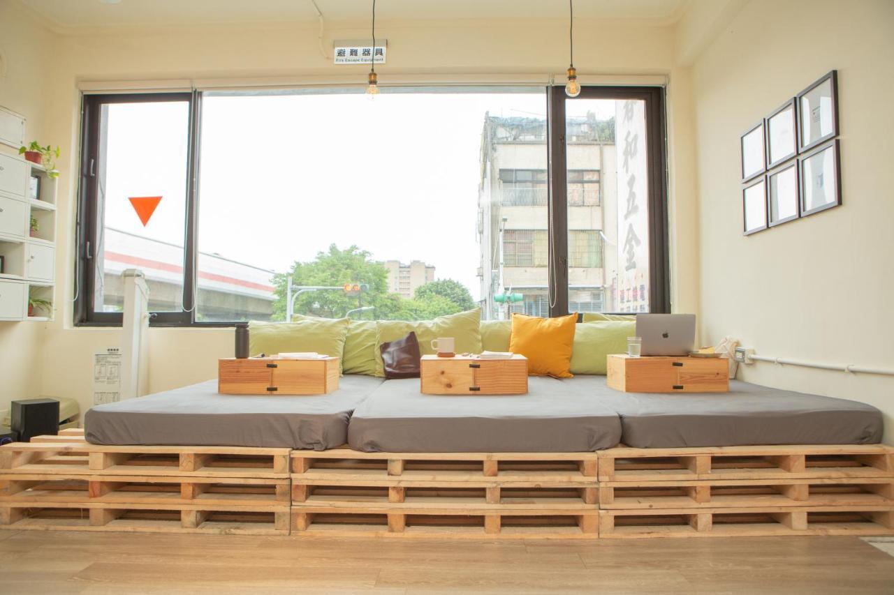 Corner Hostel & Cafe Taipei Esterno foto